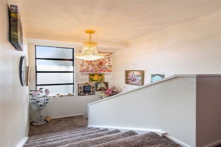 Photo of property in 2/127 Coronation Road, Papatoetoe, Auckland, 2025