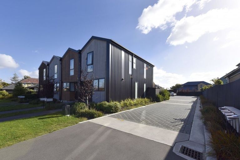 Photo of property in 2/111 Edgeware Road, St Albans, Christchurch, 8014