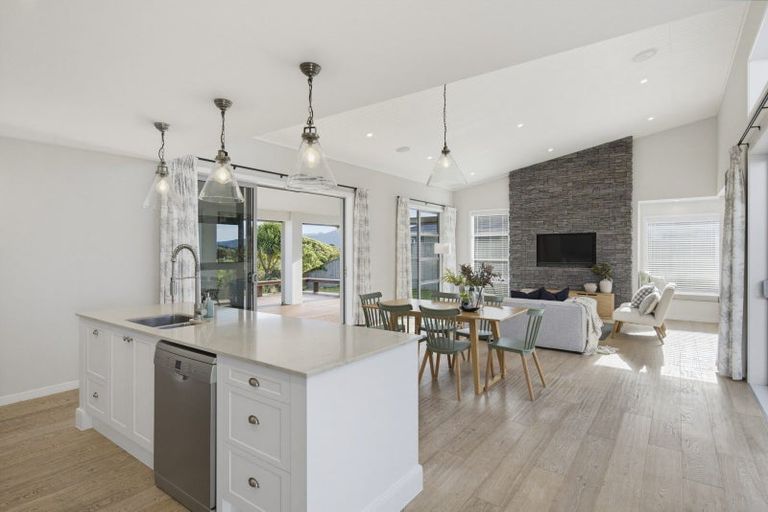 Photo of property in 9 Taranui Way, Paraparaumu Beach, Paraparaumu, 5032