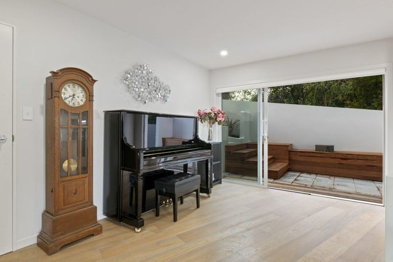 Photo of property in 4/92 Churchill Road, Murrays Bay, Auckland, 0630