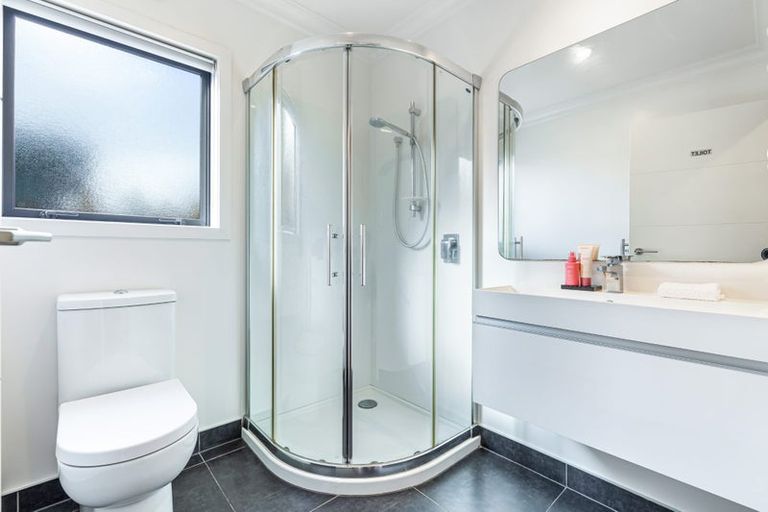 Photo of property in 49 Matipo Road, Te Atatu Peninsula, Auckland, 0610