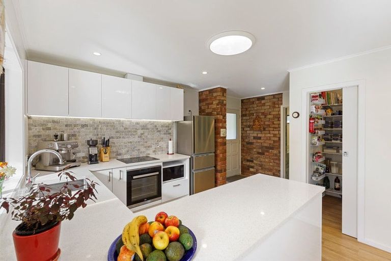 Photo of property in 10 Winara Avenue, Waikanae, 5036