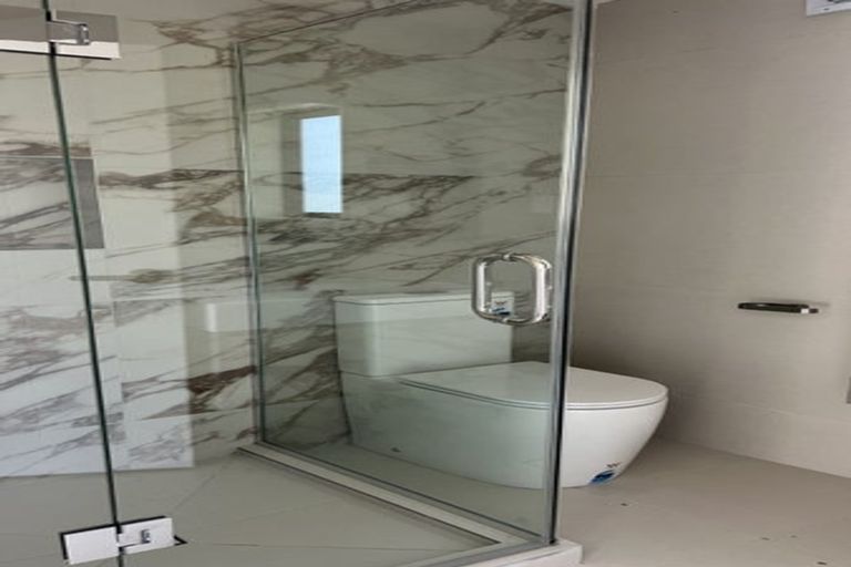 Photo of property in 2/24 Onepoto Road, Hauraki, Auckland, 0622