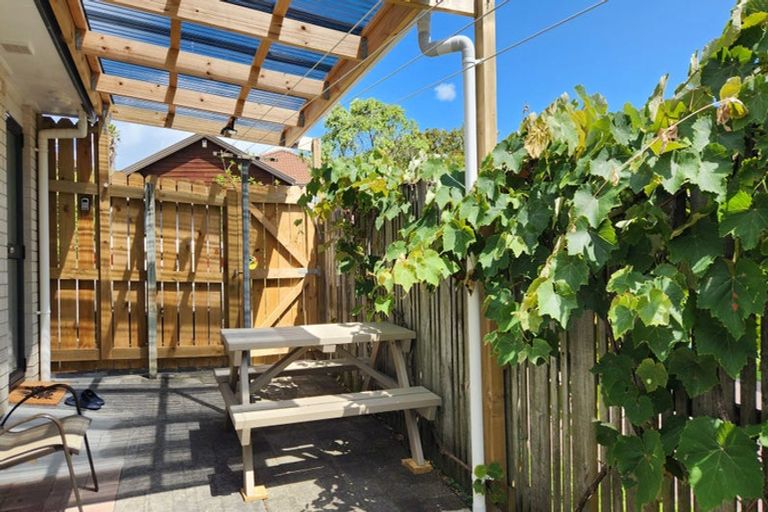 Photo of property in 20 Mercury Lane, Windsor Park, Auckland, 0632