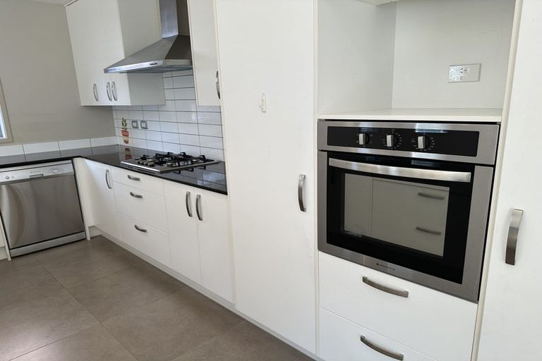 Photo of property in 8 Horizon View Road, Oteha, Auckland, 0632