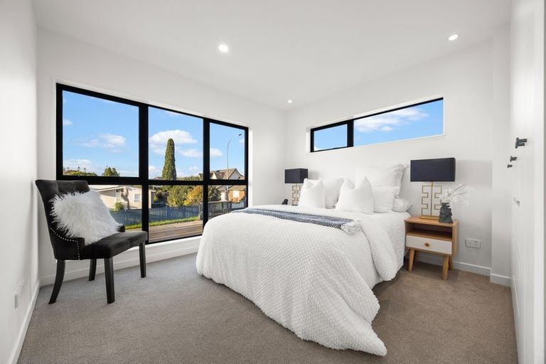 Photo of property in 1/31 Akoranga Drive, Northcote, Auckland, 0627