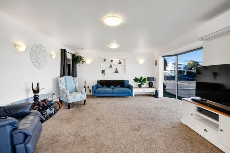 Photo of property in 1 Mclean Street, Strandon, New Plymouth, 4312