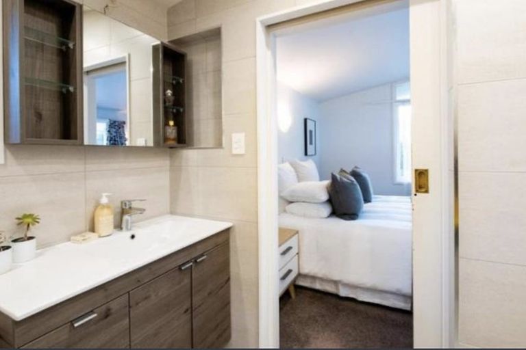 Photo of property in 2a Cobden Road, Bluff Hill, Napier, 4110