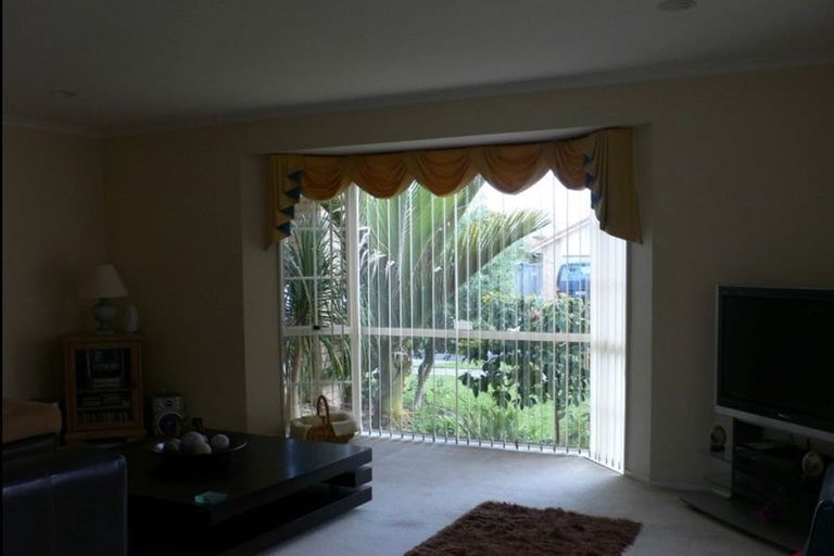 Photo of property in 3 Claremont Way, East Tamaki Heights, Auckland, 2016