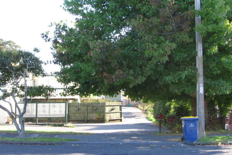 Photo of property in 11 Craigbank Avenue, New Lynn, Auckland, 0600