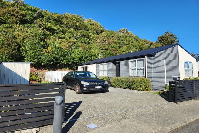 Photo of property in 8 Otonga Heights, Maungaraki, Lower Hutt, 5010