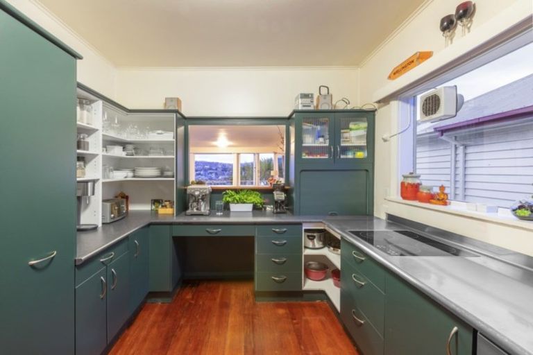 Photo of property in 37 The Crescent, Roseneath, Wellington, 6011