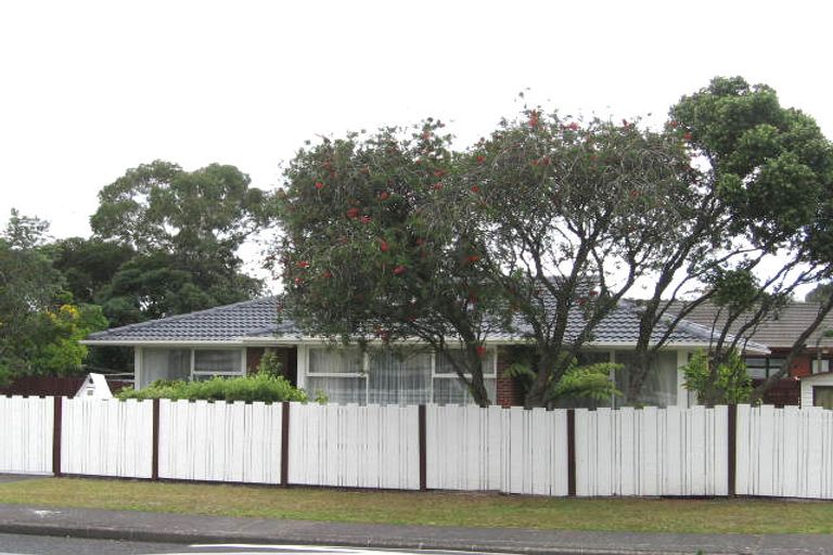 Photo of property in 86 Butterworth Drive, Glendene, Auckland, 0602