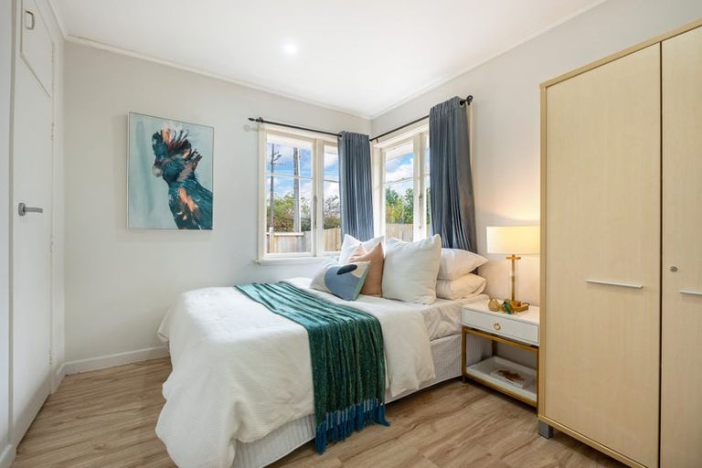 Photo of property in 10 Beaubank Road, Kelston, Auckland, 0602