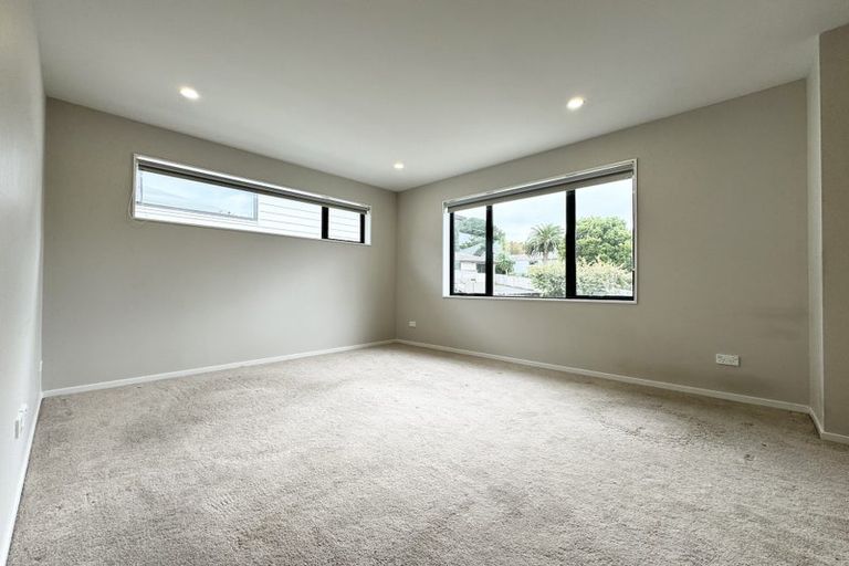 Photo of property in 6b St Catherine Crescent, West Harbour, Auckland, 0618