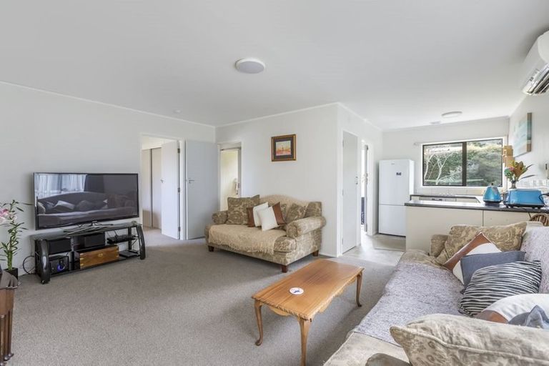 Photo of property in 2/20 Gladys Avenue, Glenfield, Auckland, 0629