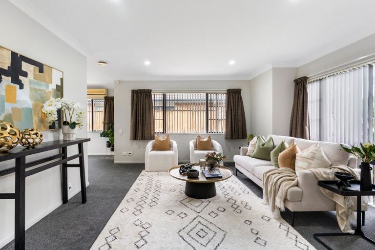 Photo of property in 33 Croftview Road, Wattle Downs, Auckland, 2103