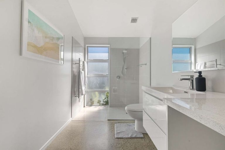 Photo of property in 4 Hillford Place, Welcome Bay, Tauranga, 3175