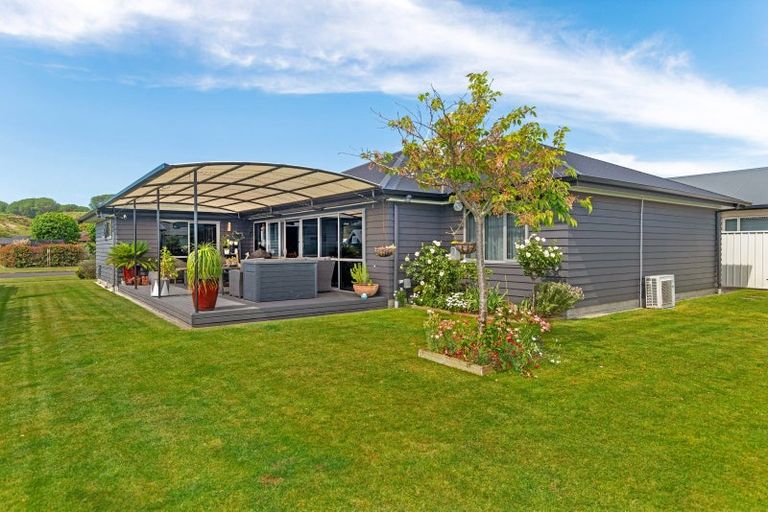 Photo of property in 50 Sterling Park, Lytton West, Gisborne, 4010