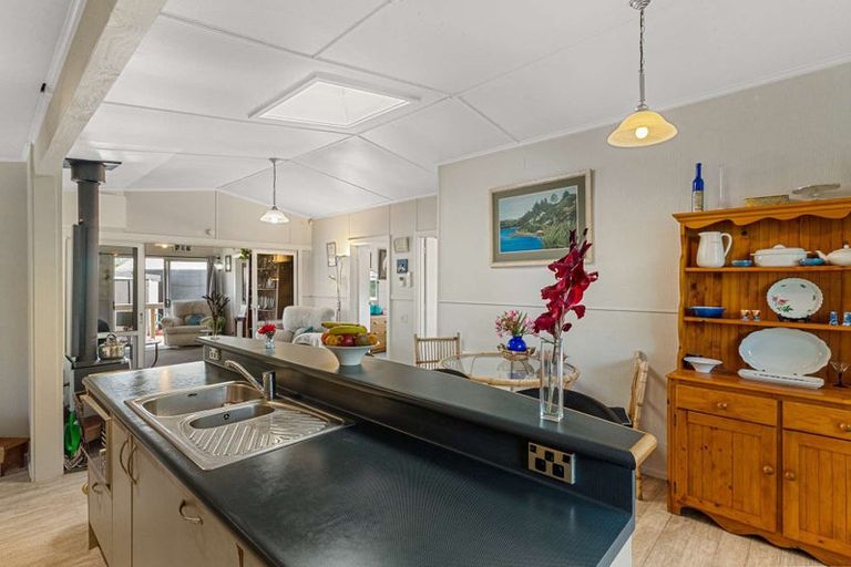 Photo of property in 23 Holton Road, Amberley, 7481