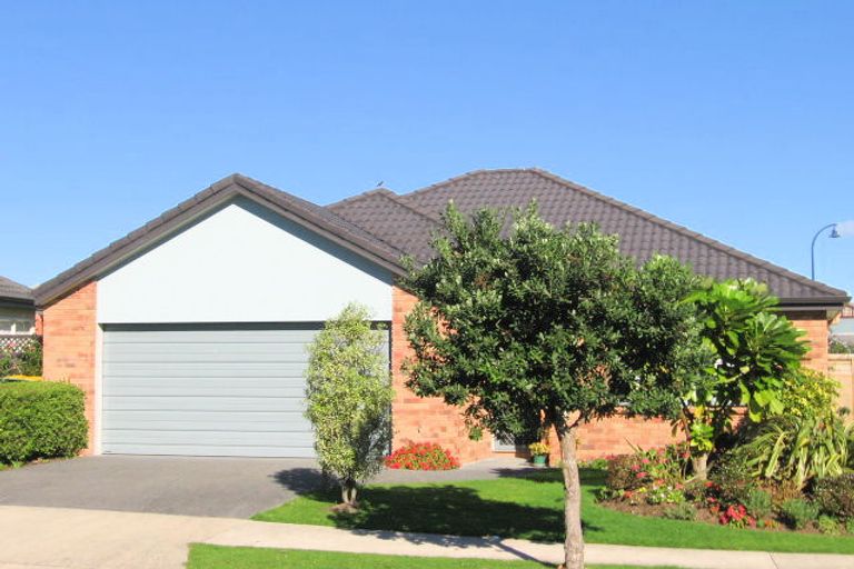 Photo of property in 2 Espalier Drive, Henderson, Auckland, 0612