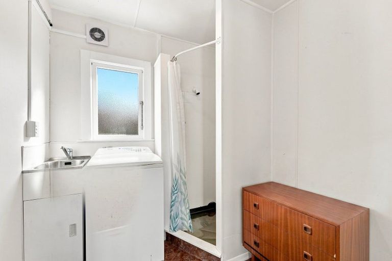 Photo of property in 100 Gonville Avenue, Gonville, Whanganui, 4501