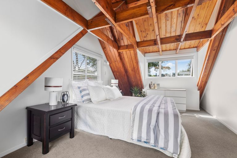 Photo of property in 1/5 Scarlock Avenue, Browns Bay, Auckland, 0630