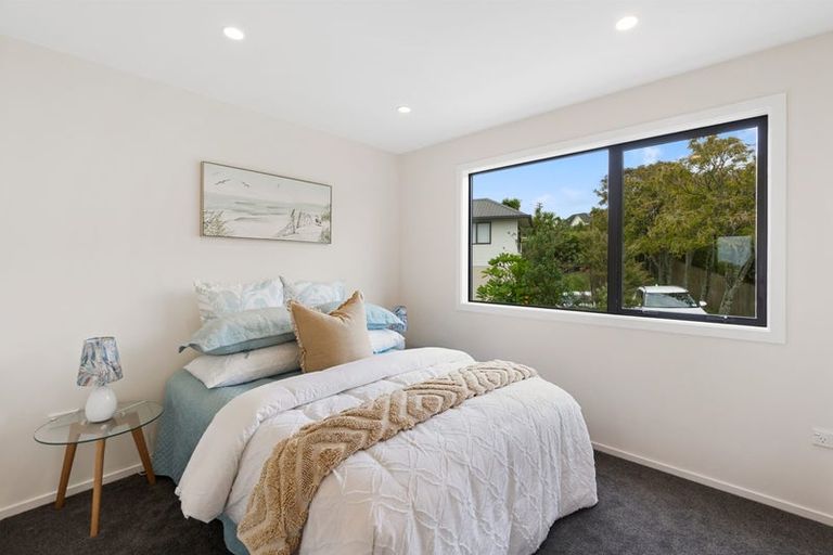 Photo of property in 2/19 Trias Road, Totara Vale, Auckland, 0629