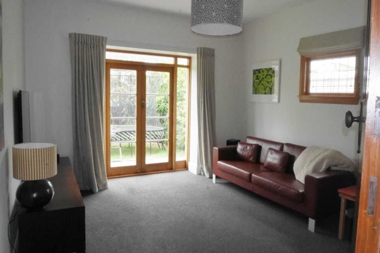 Photo of property in 22 Saint Andrews Square, Strowan, Christchurch, 8052