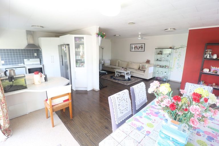 Photo of property in 2/99 Ocean View Road, Hillcrest, Auckland, 0627