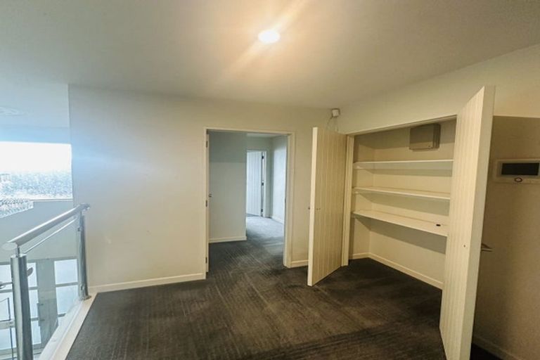 Photo of property in 22 Oak Bark Drive, Schnapper Rock, Auckland, 0632