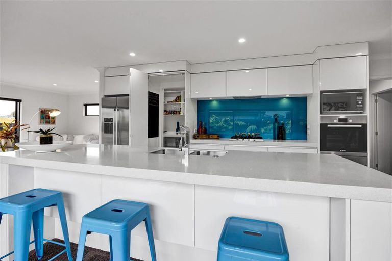 Photo of property in 17 Wentworth Lane, Waiwhakaiho, New Plymouth, 4312