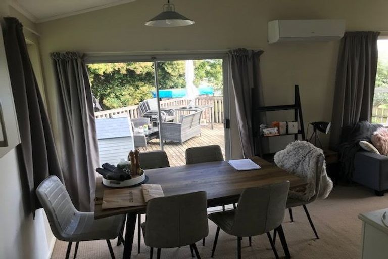 Photo of property in 31 Waimumu Road, Massey, Auckland, 0614