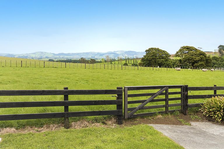 Photo of property in 1347 Waiuku Road, Waiuku, 2681