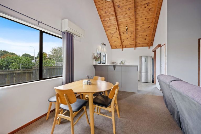 Photo of property in 2/11 Hosking Place, Clarks Beach, 2122