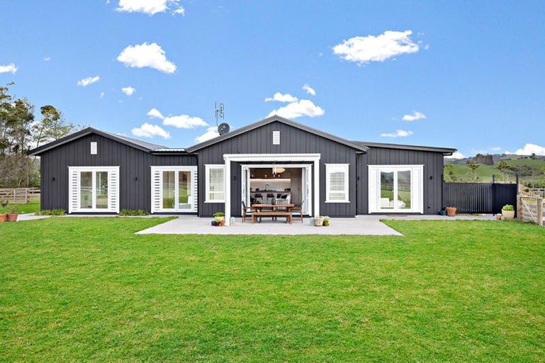 Photo of property in 118 Tourist Road, Clevedon, Papakura, 2582