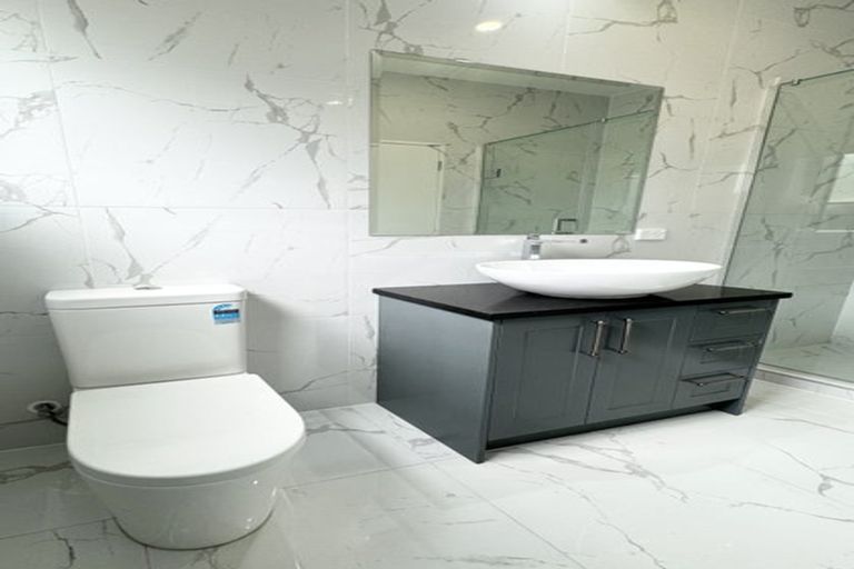 Photo of property in 6b St Catherine Crescent, West Harbour, Auckland, 0618