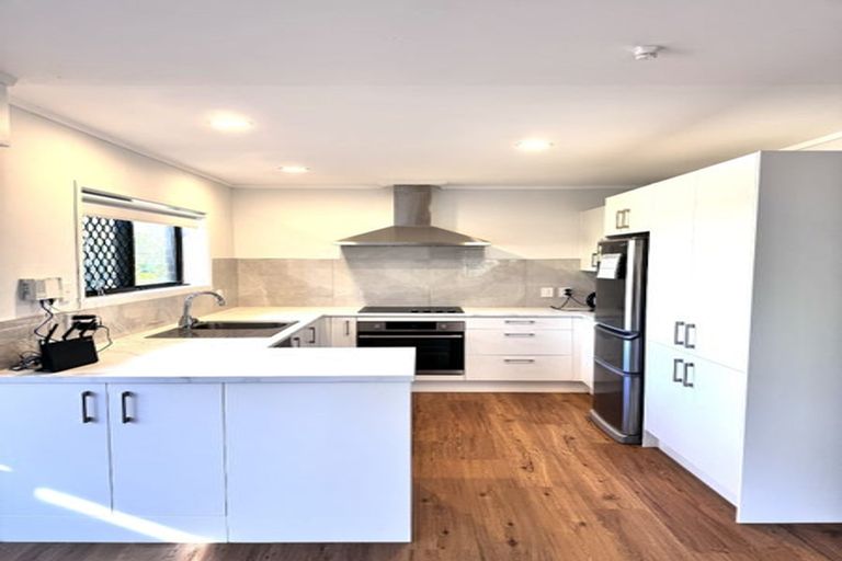 Photo of property in 1/82 Stanniland Street, Sunnyhills, Auckland, 2010