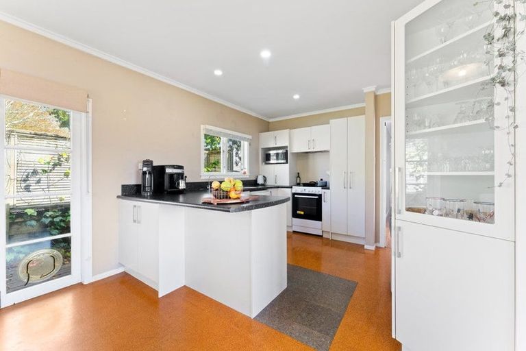 Photo of property in 121 Stredwick Drive, Torbay, Auckland, 0630