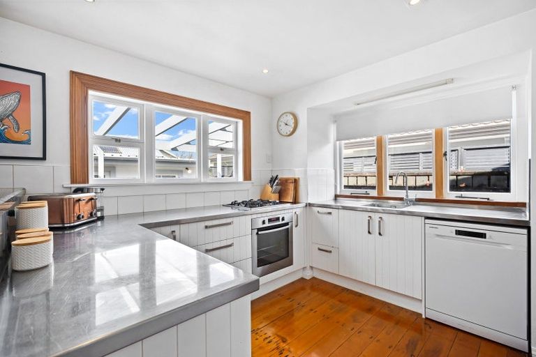 Photo of property in 6 Shortland Street, Regent, Whangarei, 0112