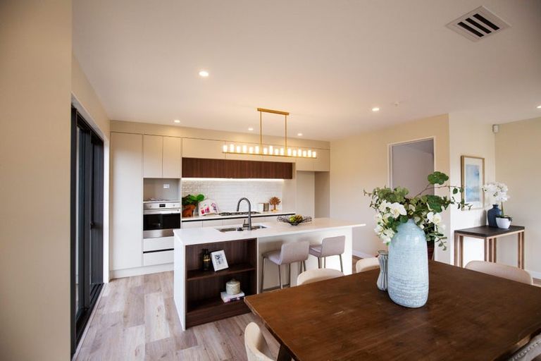 Photo of property in 13 Resnik Crescent, Kumeu, 0810