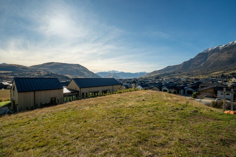 Photo of property in 48 Cunninghams Drive, Jacks Point, Queenstown, 9371