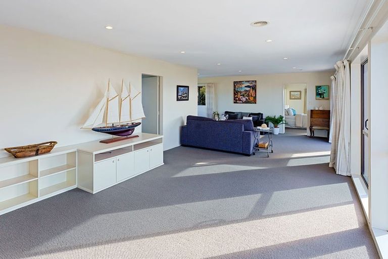 Photo of property in 31 Oratia Street, Waikanae Beach, Waikanae, 5036