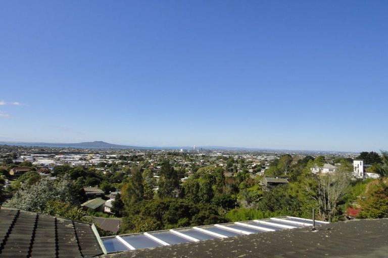 Photo of property in 639a Glenfield Road, Totara Vale, Auckland, 0629