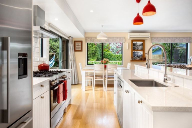 Photo of property in 4 Oldham Place, Browns Bay, Auckland, 0630