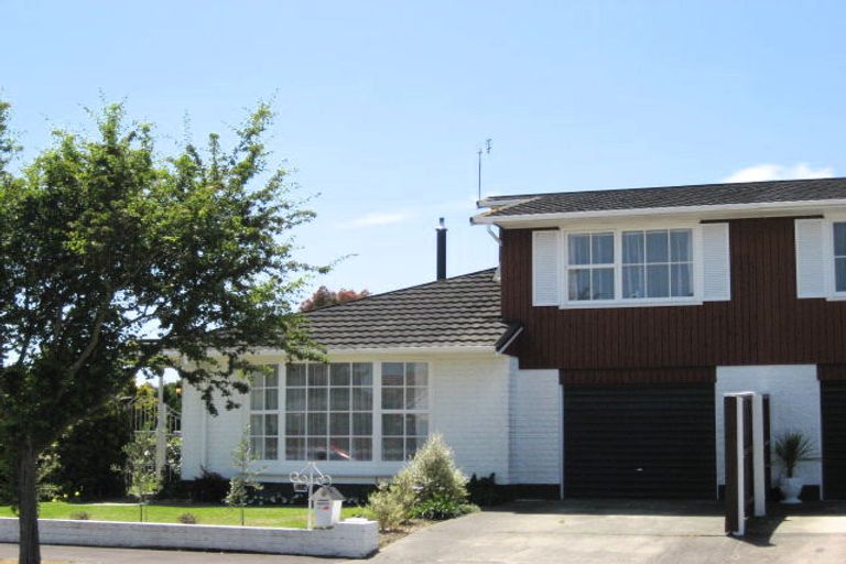 Photo of property in 2/22 Delaware Crescent, Russley, Christchurch, 8042