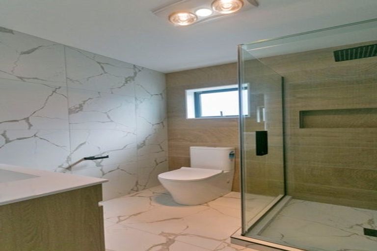 Photo of property in 17e Martin Place, Kelston, Auckland, 0602