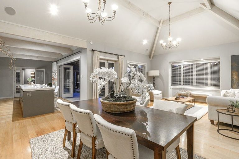 Photo of property in 247 Devonport Road, Tauranga, 3110