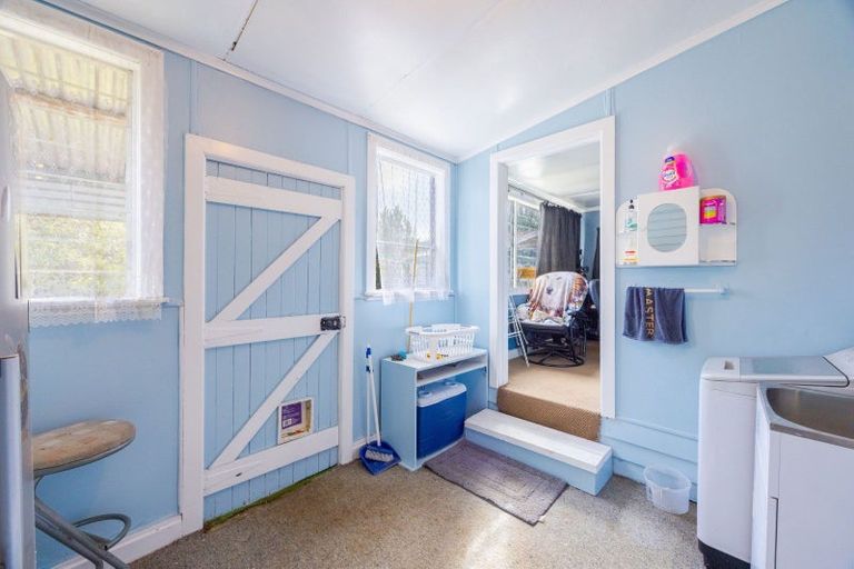 Photo of property in 7 Charlotte Street, Takapau, 4203