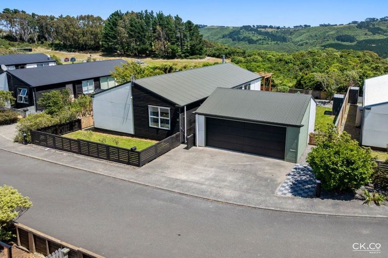 Photo of property in 22 Otonga Heights, Maungaraki, Lower Hutt, 5010